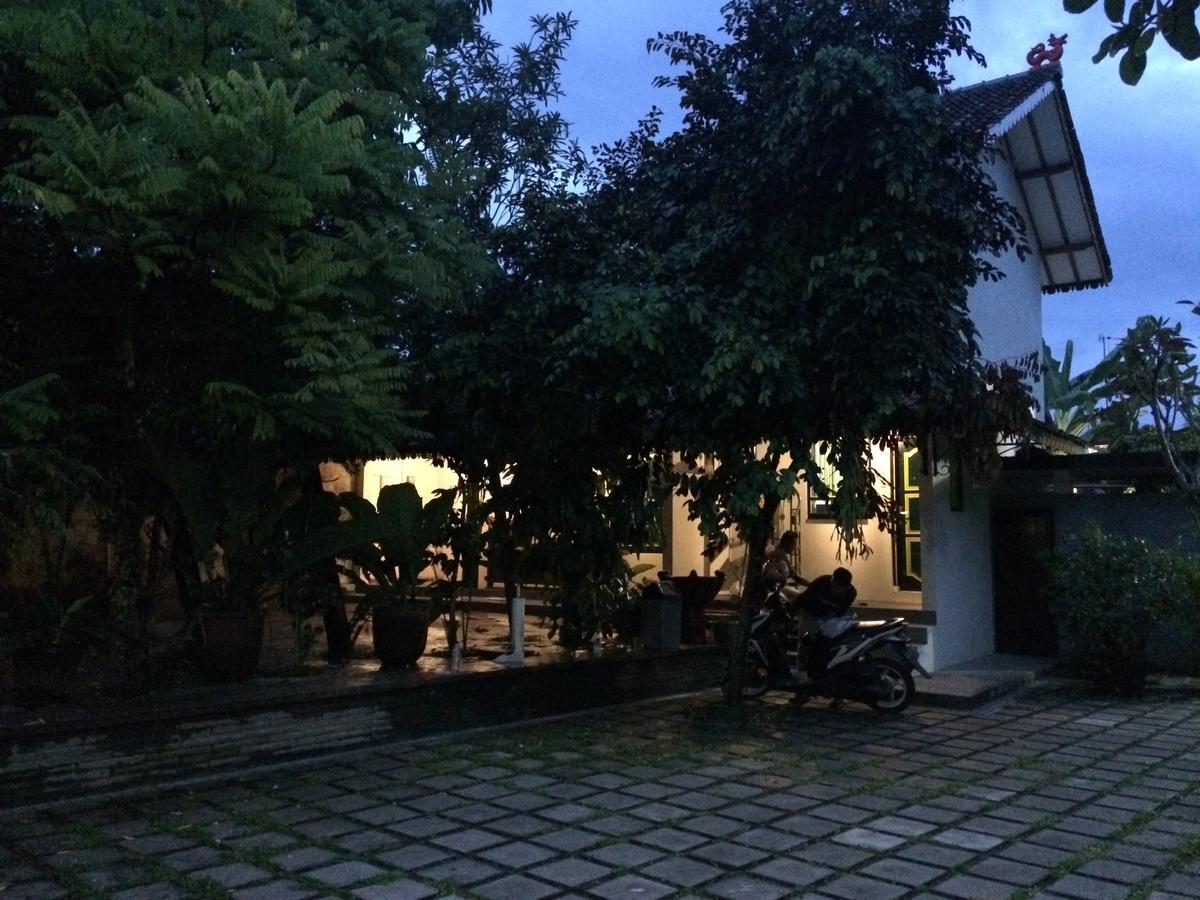 Sonosewu Guesthouse Yogyakarta Bagian luar foto
