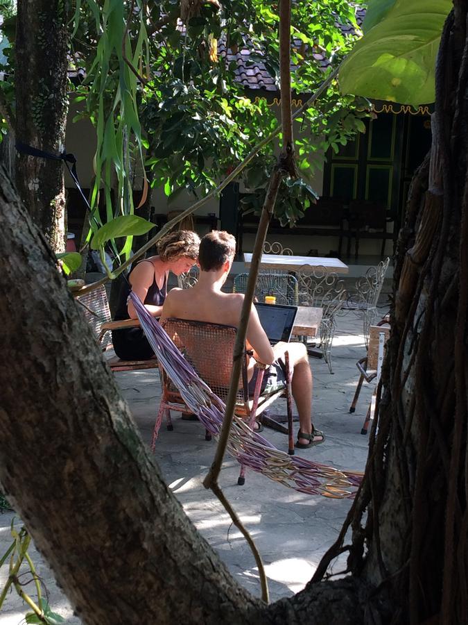 Sonosewu Guesthouse Yogyakarta Bagian luar foto